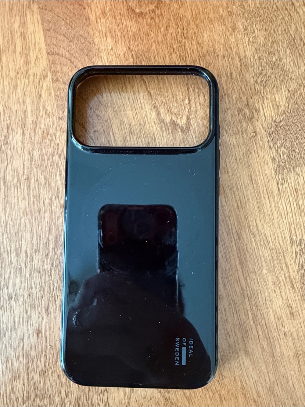 Glossy Black iPhone 17 pro max Case
